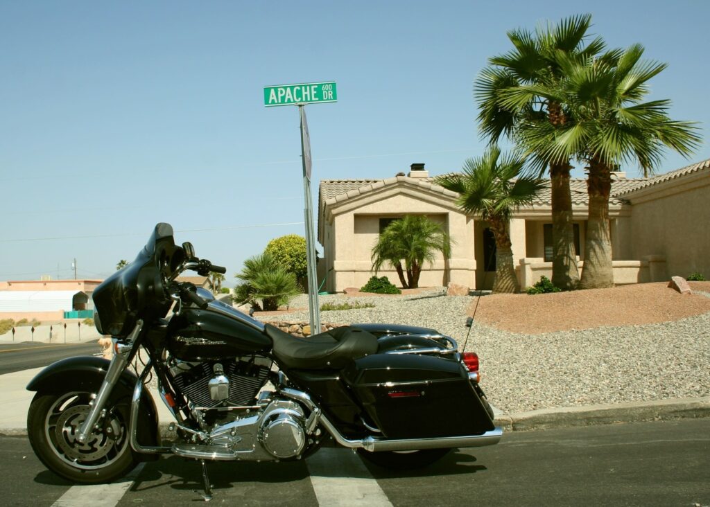 harley Davidson en Apache road, Havasu. Viaje Ruta 66