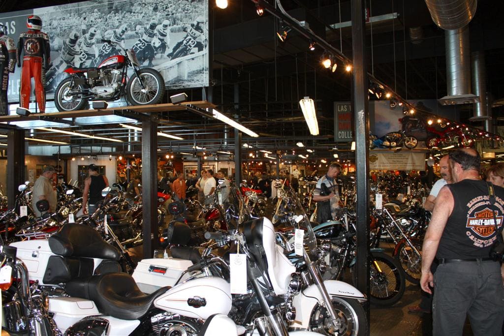 Departamento ventas Harley Davidson Las Vegas. Viajes guiados en moto