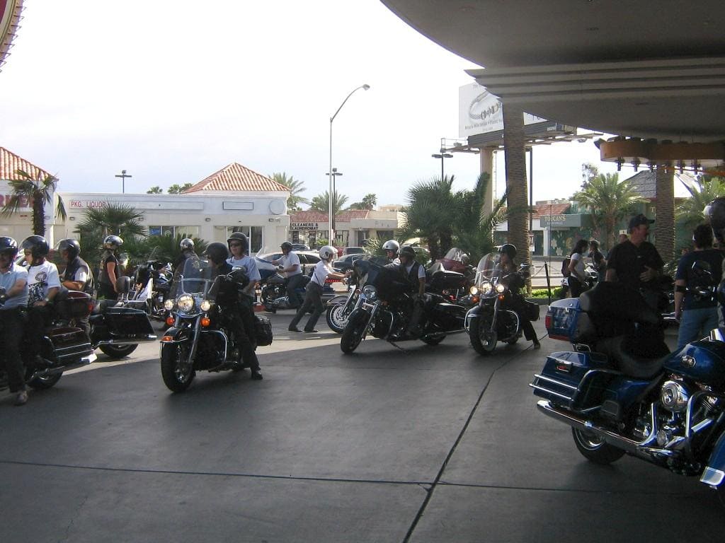 Harley Davidson en el Hard Rock Cafe Las Vegas. Viajes guiados en moto