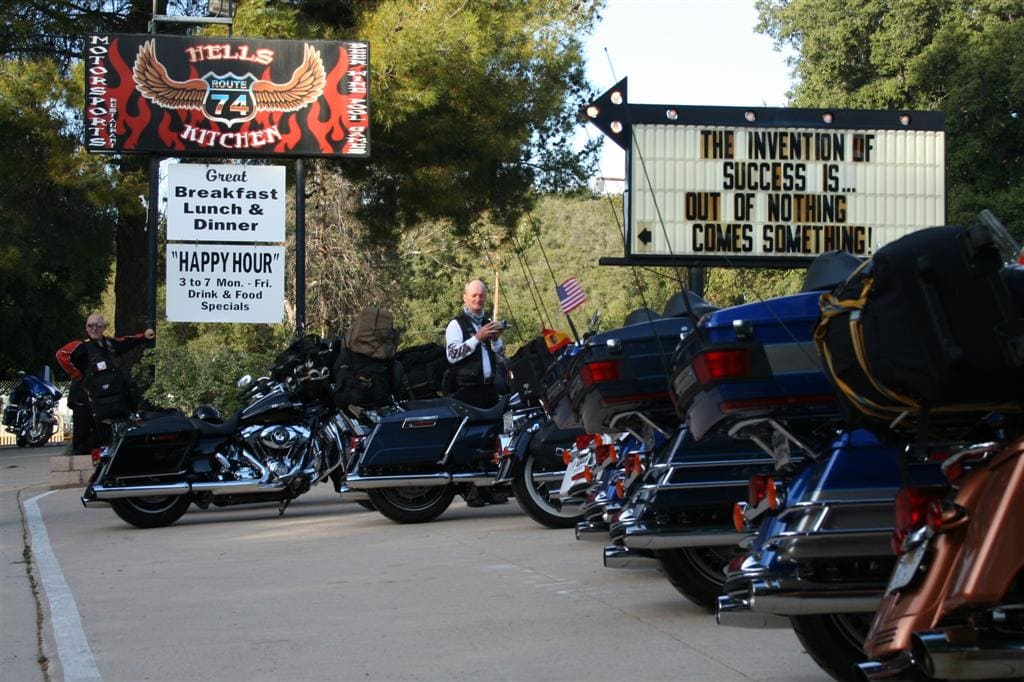 Hell´s Kitchen Biker Bar. Viajes guiados en moto