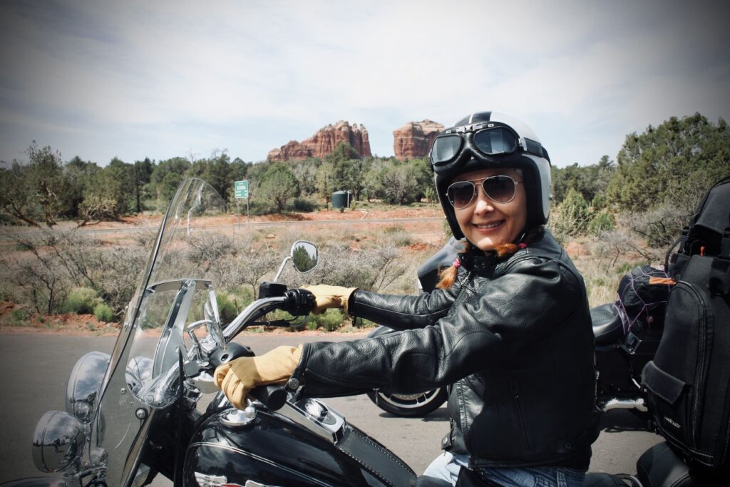 Lola Ramos guía de ruta Route 66 Experience. Viajes guiados en moto