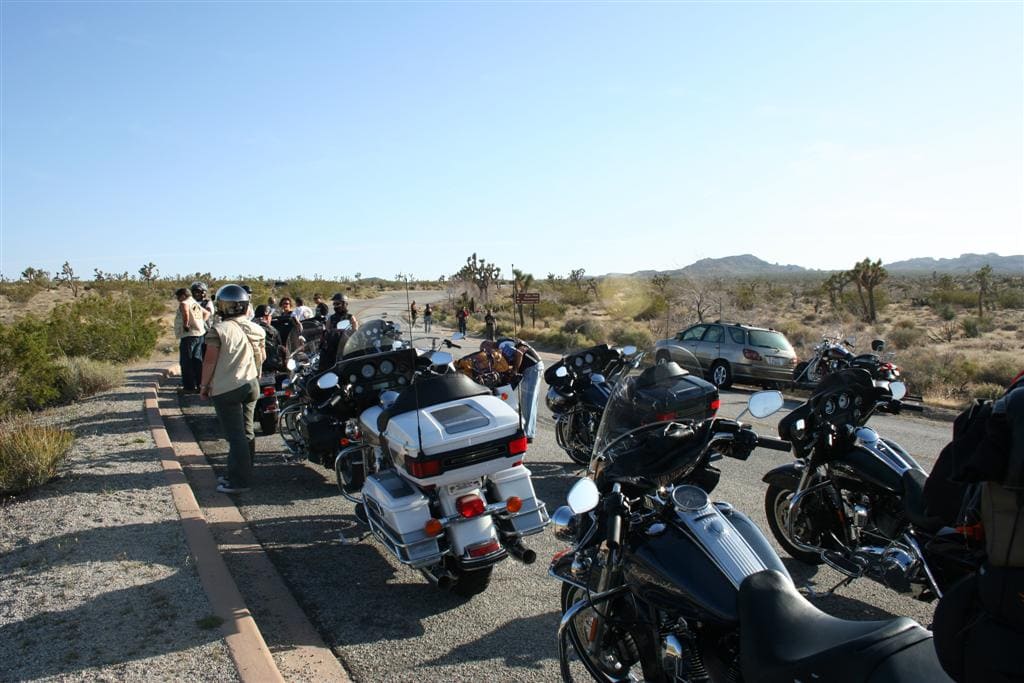 Recorriendo Joshua Tree en moto. Viajes guiados en moto