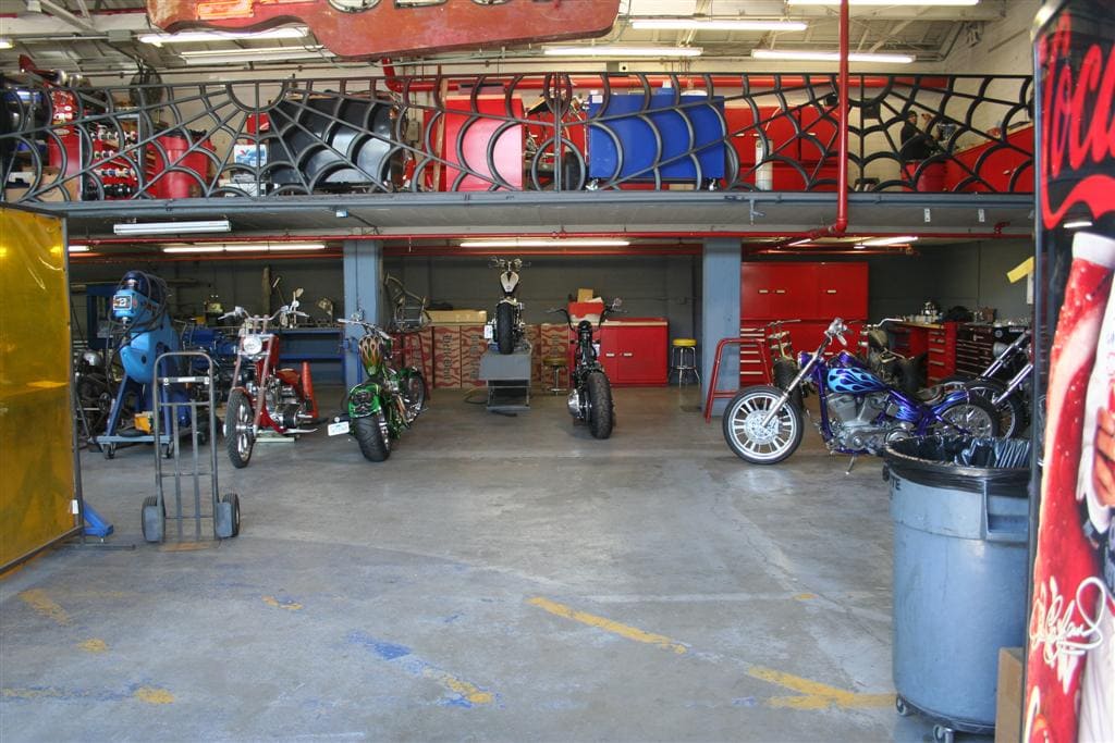 Taller West Coast Choppers. Viajes guiados en moto