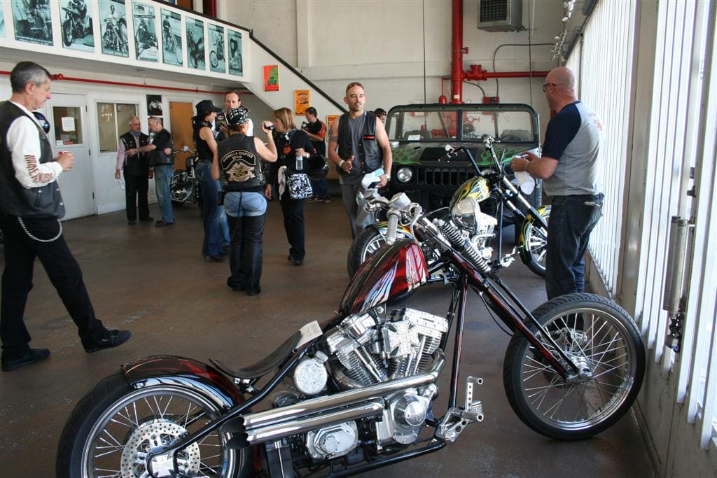 West Coast Choppers, Jesse James. Viajes guiados en moto