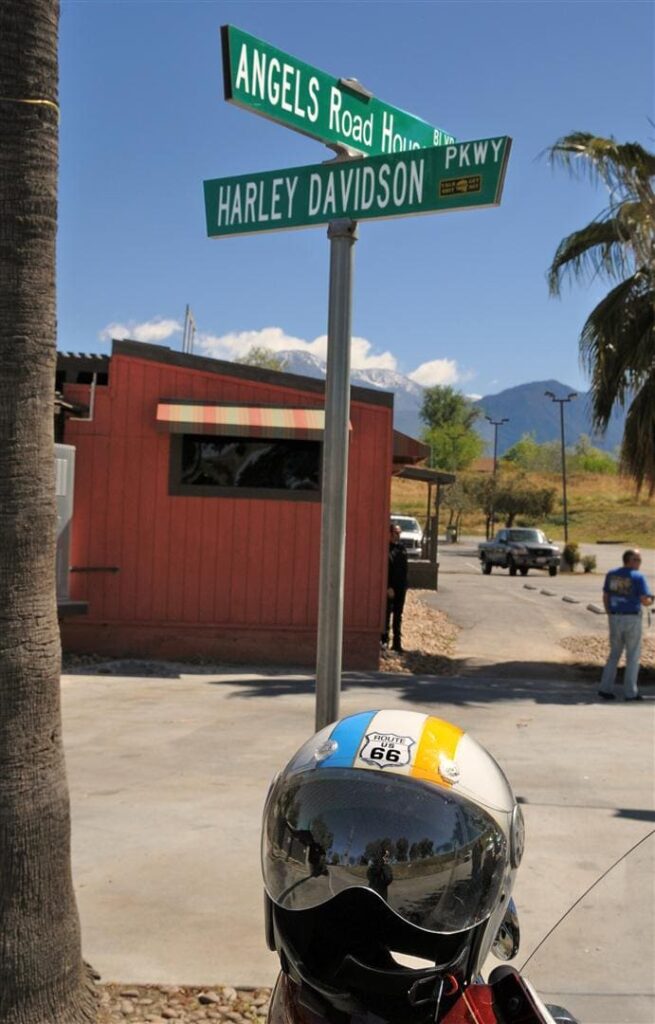 Angel´s Roadhouse, CA. Rutas en moto por USA