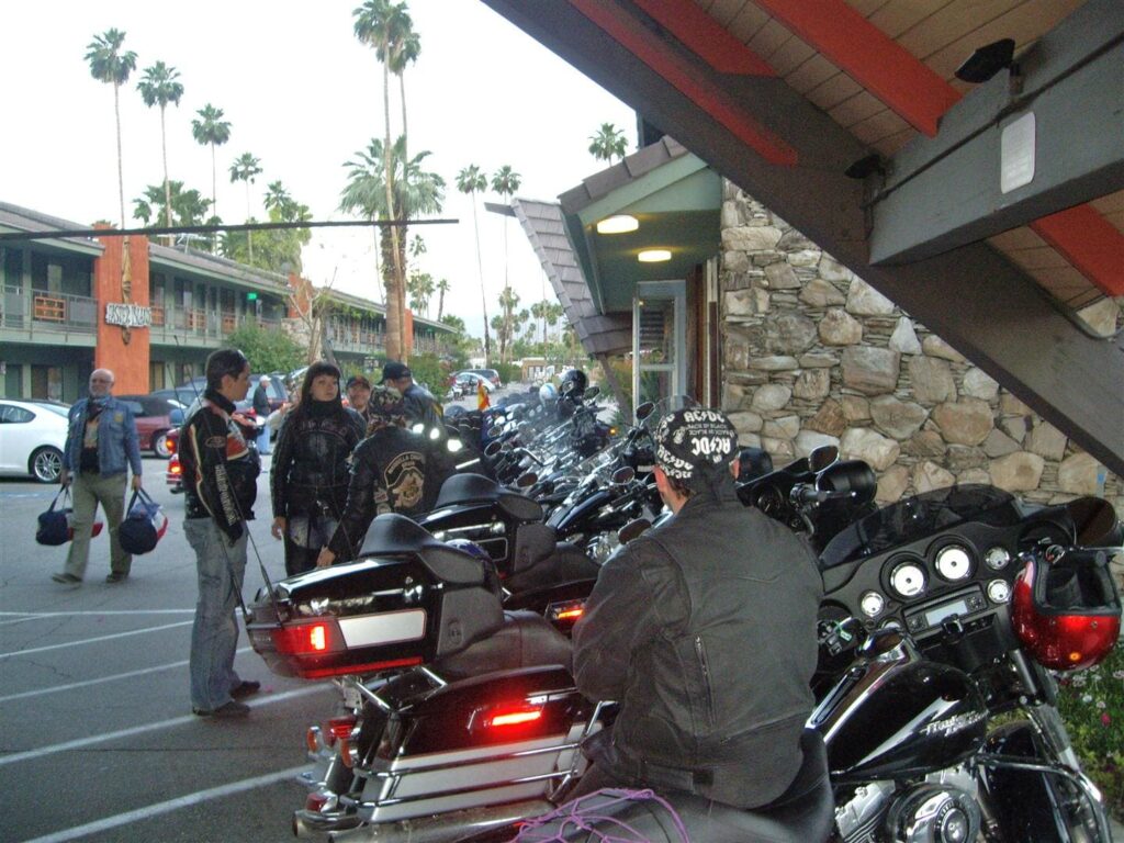 Hotel Palm Springs. Rutas en moto por USA