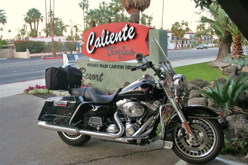 Hotel Palm Springs, CA. Rutas en moto por USA