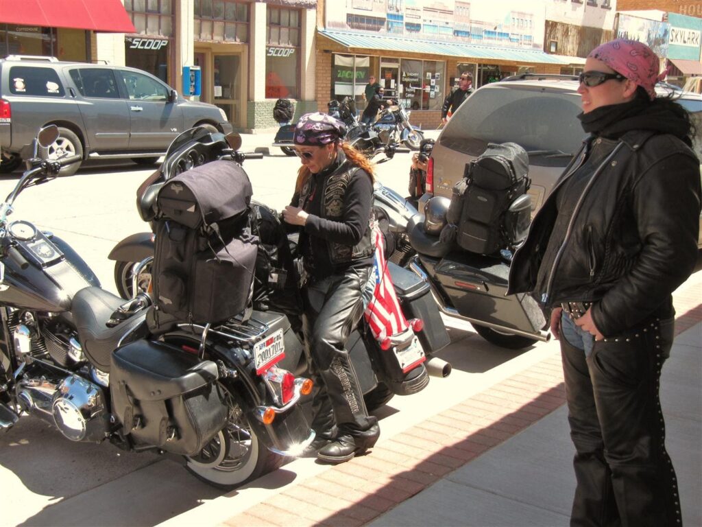 Mujeres en moto por la ruta 66. Rutas en moto por USA