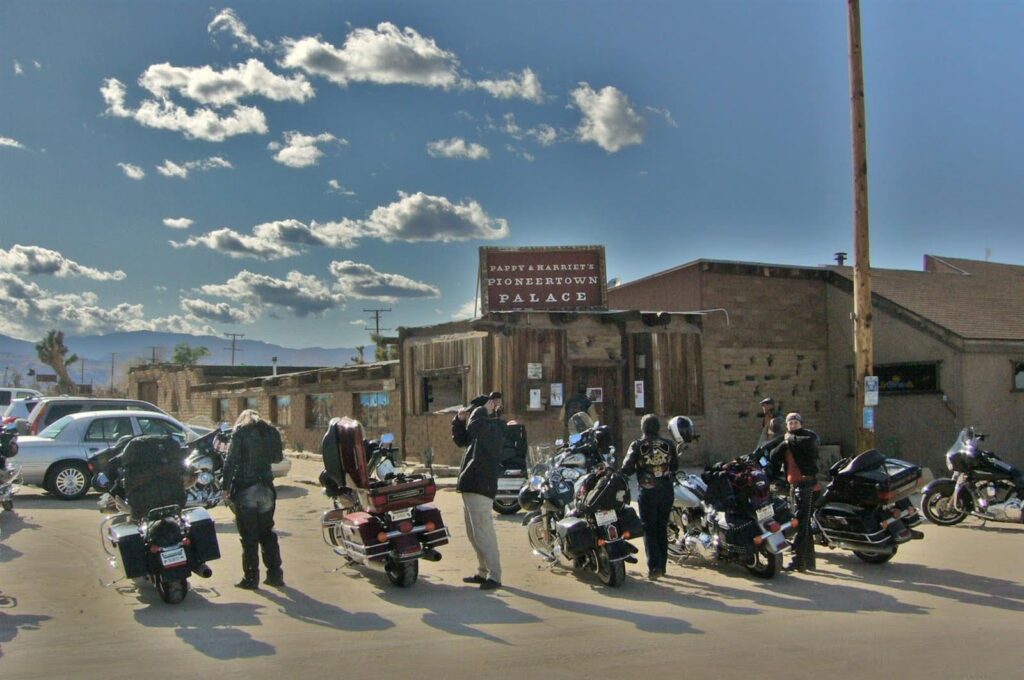 Pionner Town, CA. Rutas en moto por USA