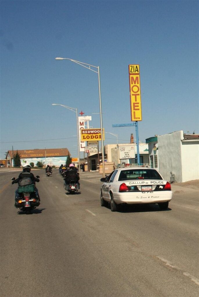 Policía en Gallup, NM. Rutas en moto por USA
