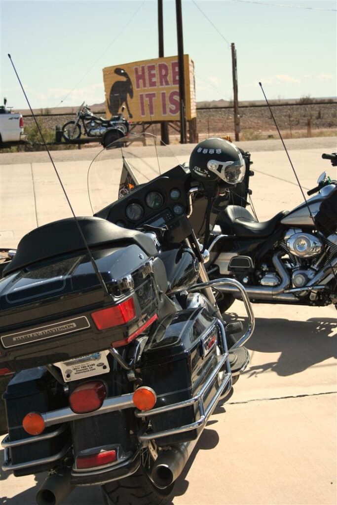 Visita Jack Rabbit Trading Post. Rutas en moto por USA