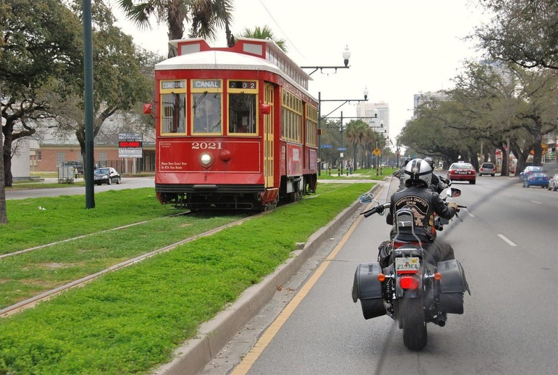 Tranvía New Orleans. Viaje en moto por Estados Unidos