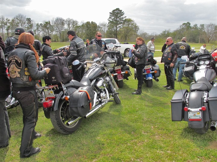 Aparcando en South Alabama Speedway. Viaje en moto por Estados Unidos