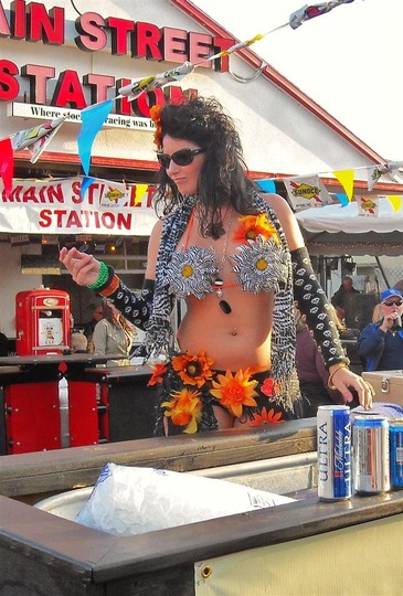 Chicas en Daytona Bike Week 2011