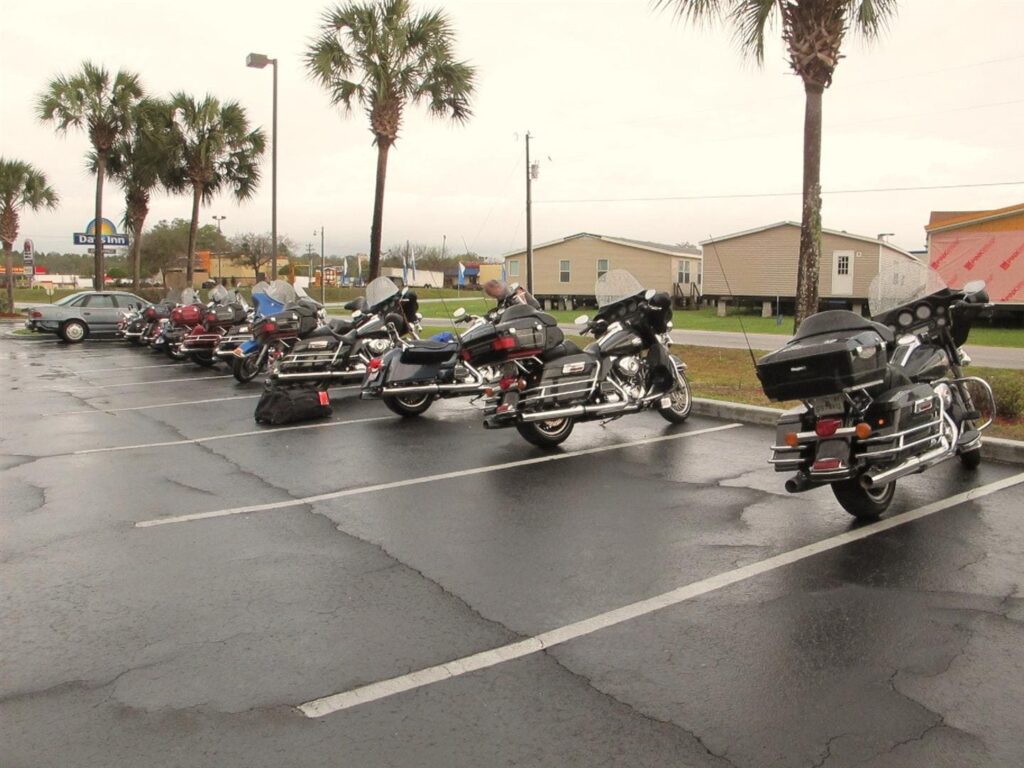 Harley Davidson en hotel USA. Viaje en moto por Estados Unidos