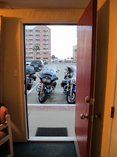 Motel Panama City y motos en la puerta. Viaje en moto por Estados Unidos