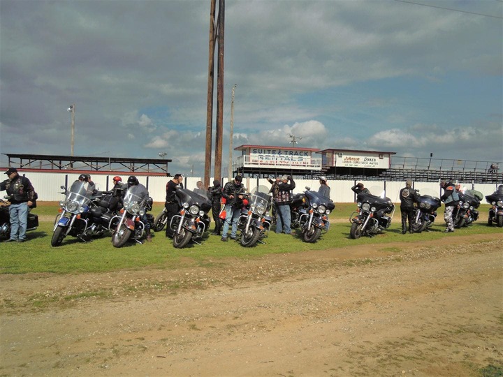 Parking South Alabama Speedway. Viaje en moto por Estados Unidos