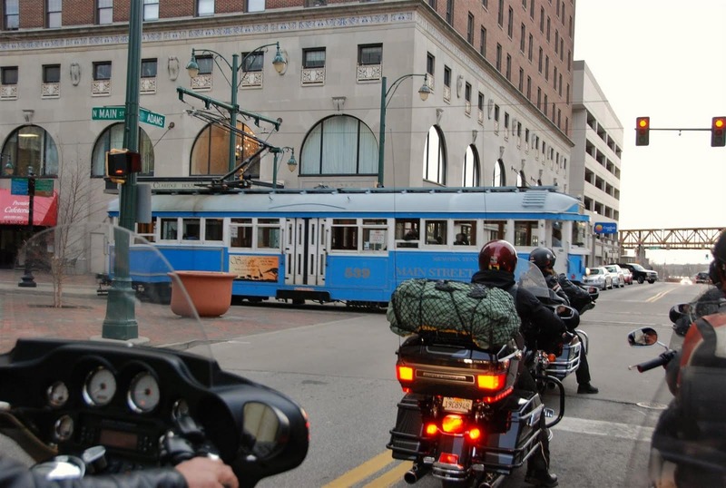 Rodando en moto por Memphis. Viaje en moto por Estados Unidos