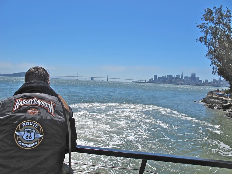 Ferry Alcatraz. Recorrer USA en moto