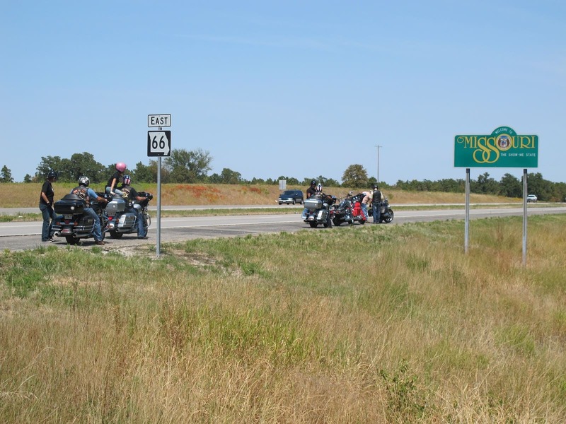 Cartel Missouri, ruta 66. Tours en moto por USA