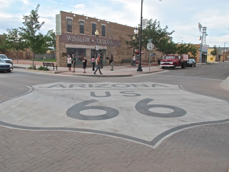 The Eagles corner, route 66. Tours en moto por USA