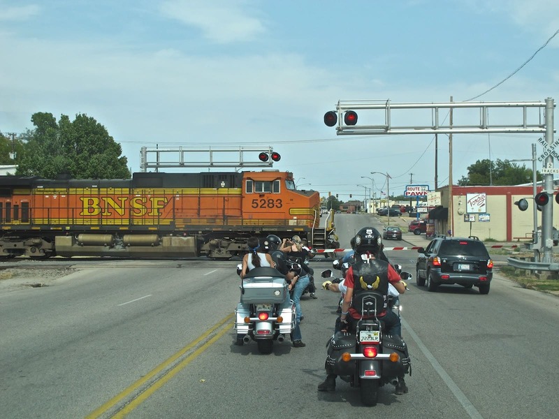 Trenes en la Route 66 Experience. Tours en moto por USA