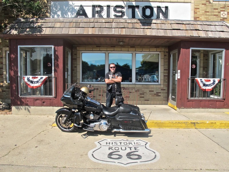 Ariston Cafe en la ruta 66. Viajes en grupo por USA