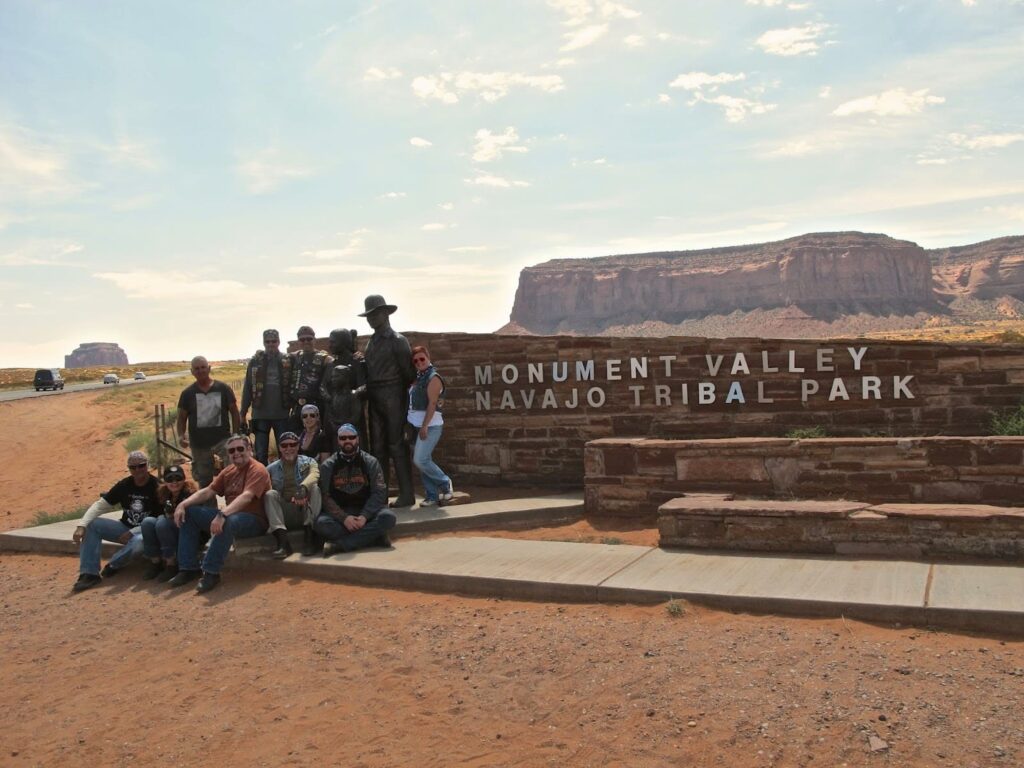 Cartel Monument Valley, viaje en moto por USA