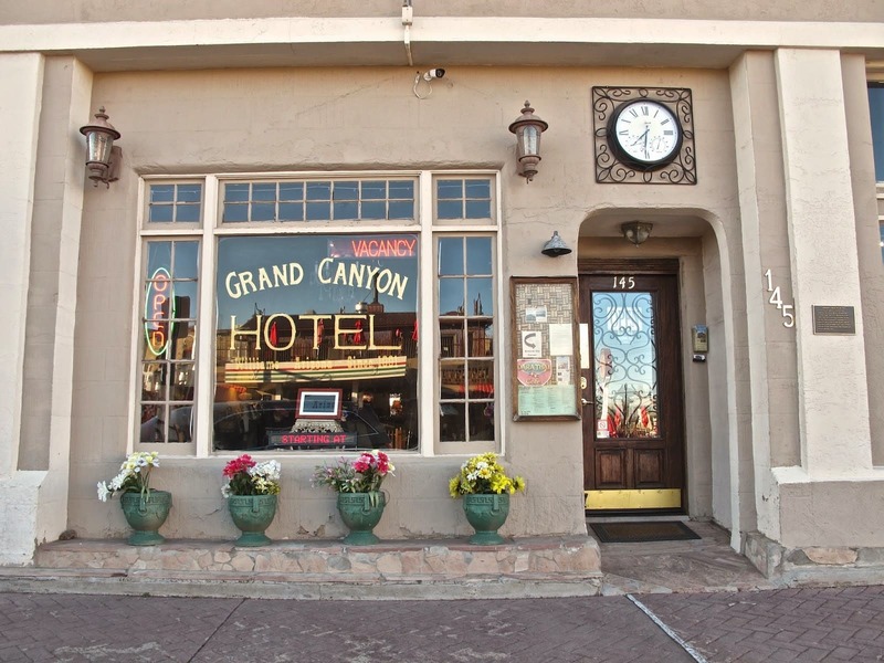 Grand Canyon Hotel, ruta 66. Viajar en moto por USA