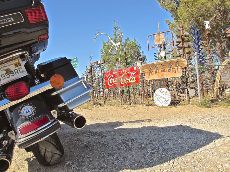 Bottle Tree Farm, ruta 66. Viajar en moto por USA