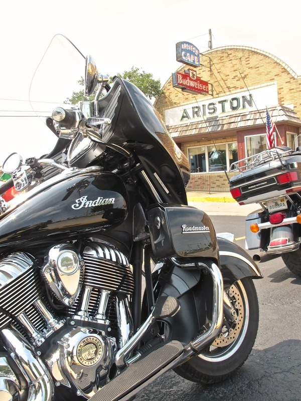 Ariston Cafe, recorrer USA en Moto
