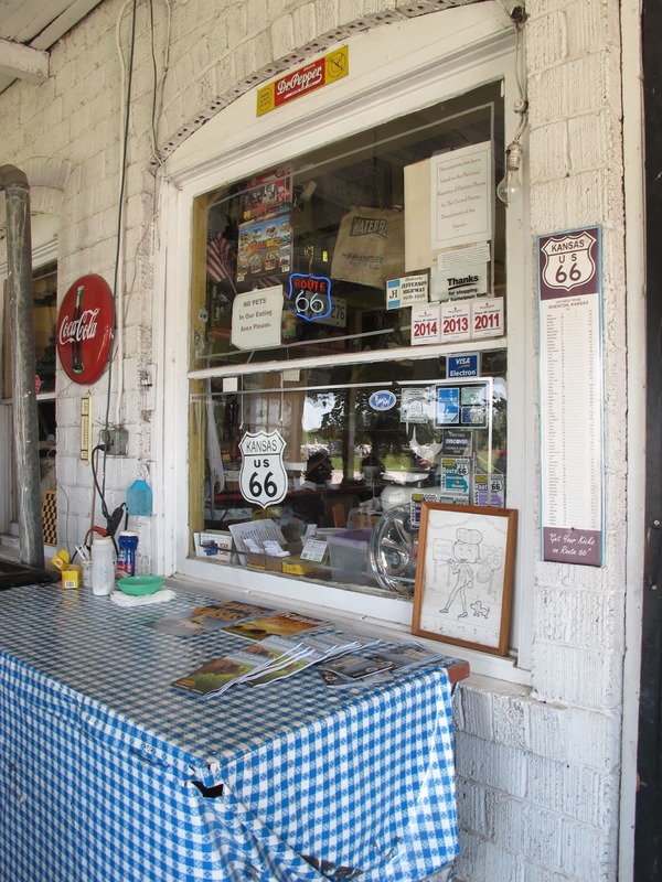 Old Riverton Store, ruta 66 en moto