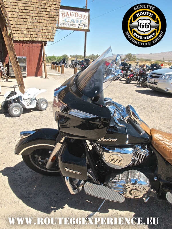 Route 66 Experience, Indian Roadmaster en Bagdag Cafe. Viaje ruta 66 en grupo