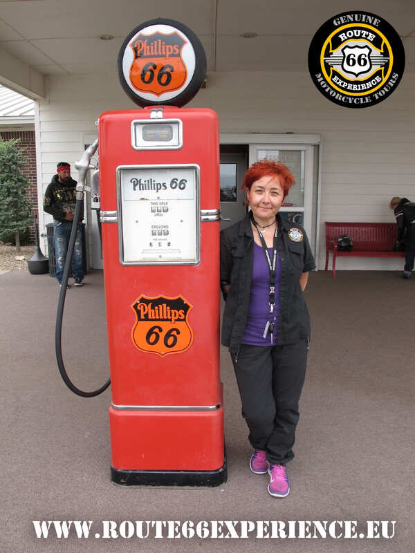 Route 66 Experience, Lola Ramos en Lucille´s Roadhouse. Viaje ruta 66 en grupo