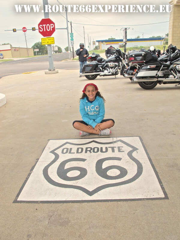 Route 66 Experience, U Drop Cafe, 66 sign. Viaje ruta 66 en grupo