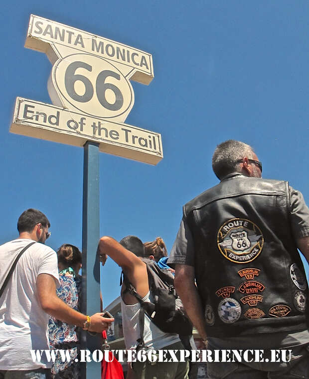 Route 66 Experience vest at Santa Monica. Viaje ruta 66 en grupo