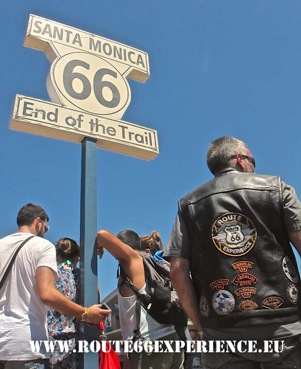 Route 66 Experience vest at Santa Monica. Viaje ruta 66 en grupo