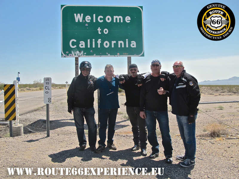 Route 66 Experience, Welcome to California sign. Viaje ruta 66 en grupo