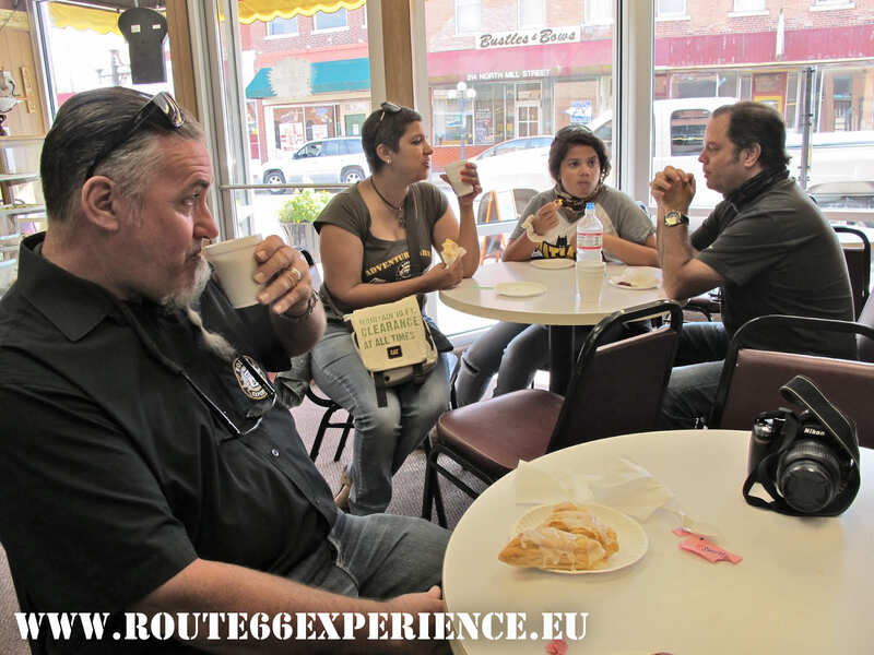 Route 66 Experience, desayuno en Pontiac. Viajes en moto por USA