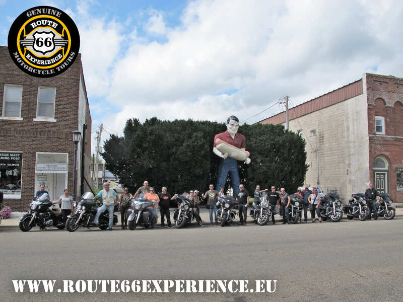 Route 66 Experience, foto de grupo en Atlanta's Bunyon Giant, Viajes en moto por USA