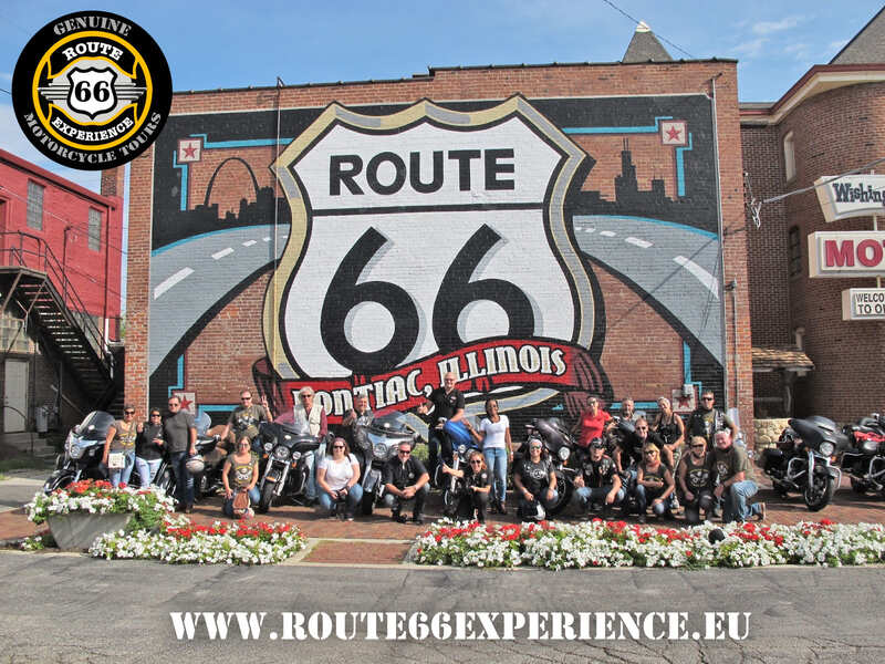 Route 66 Experience, foto grupo Wall of Fame Pontiac. Viajes en moto por USA