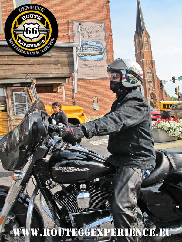 Route 66 Experience, llegada a Wall of Fame, Pontiac. Viajes en moto por USA