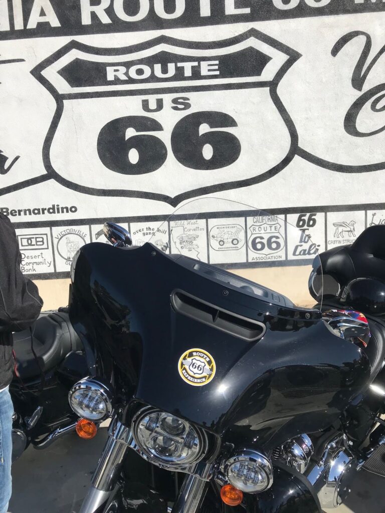 Mural California Route 66 Museum, Victorville, CA, Viaje en moto por USA