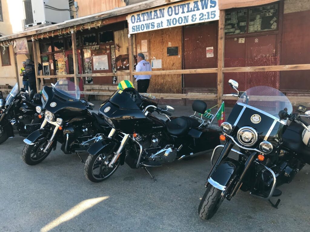 Ruta 66 en moto, parada Oatman, Arizona, viaje en moto por USA