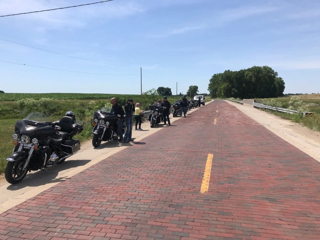 Brick road, recorrer la Route 66 en moto. Viaje en moto por USA