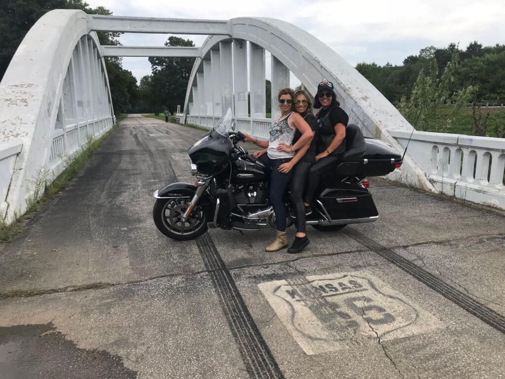 Rainbow Arch Bridge, Harley Davidson Ruta 66 Kansas ,Ruta 66 en moto