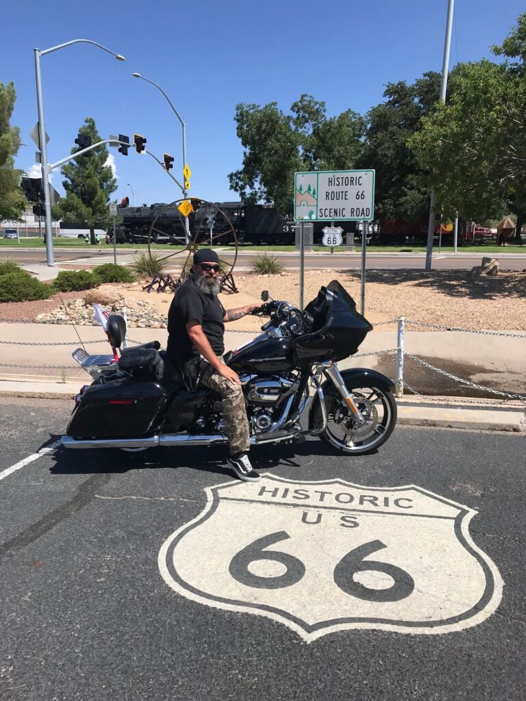 Símbolo ruta 66 carretera en un viaje en moto, Ruta 66 en moto