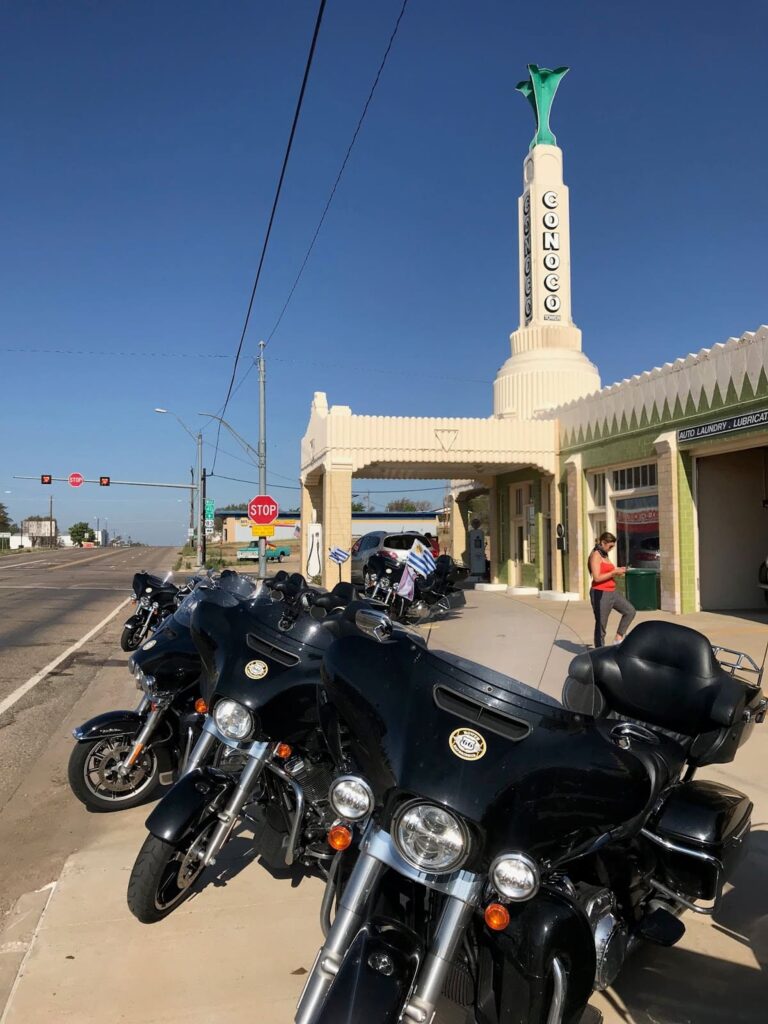 U Drop Inn, ruta 66 en Harley Davidson, Ruta 66 en moto