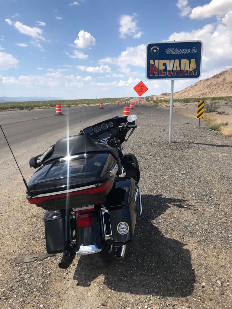 Ruta 66 en moto, cartel de bienvenida a Nevada