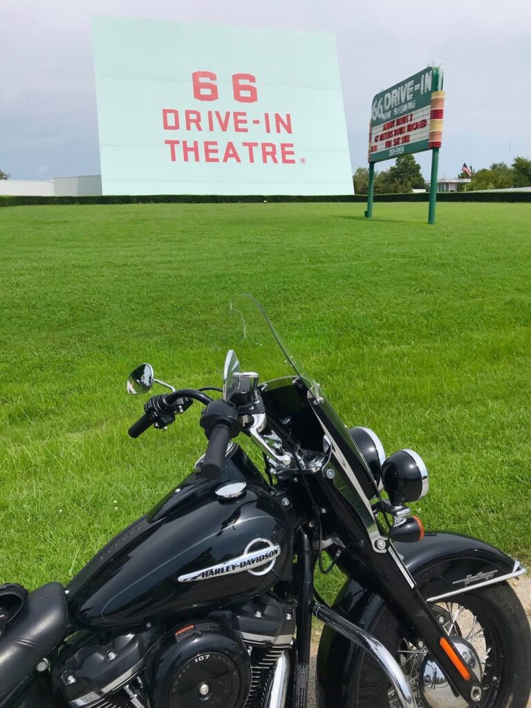 Autocine 66 drive in theatre, Viaje en moto por USA
